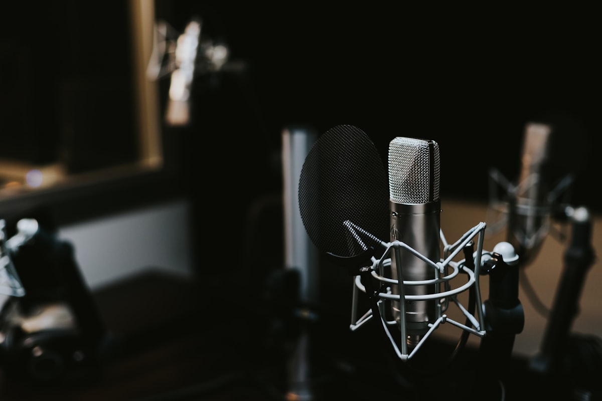 Claude Code Voice Mode完全ガイド——音声でAIエージェントに指示を出すハンズフリー開発